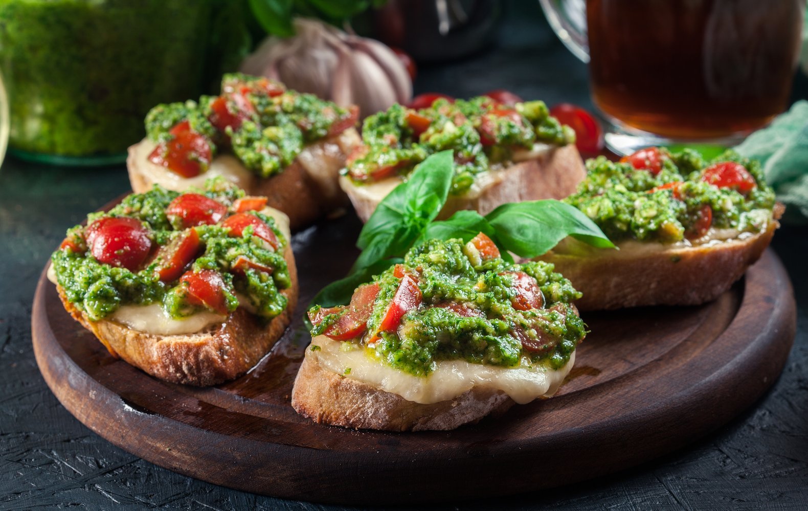 Ricetta Bruschette con Pesto e Pomodorini Il Club delle Ricette