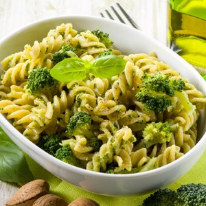 Fusilli al Pesto di Broccoli e Mandorle