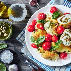 Involtini di Pollo con Pesto e Pomodorini
