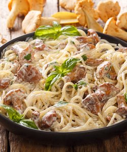 Ricetta Spaghetti ai Funghi Finferli e Crema di Parmigiano