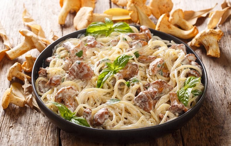 Ricetta Spaghetti ai Funghi Finferli e Crema di Parmigiano