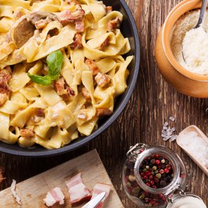 Tagliatelle alla Crema di Parmigiano e Pancetta Croccante