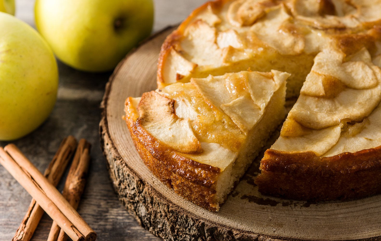 Ricetta Torta con Mele e Yogurt Senza Burro - Il Club delle Ricette