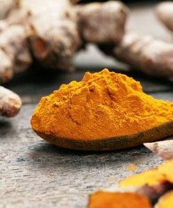 Cos’è la Curcuma e Come Si Utilizza