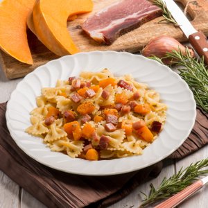 Farfalle con Zucca e Speck