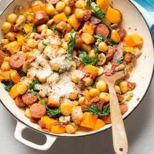 Gnocchi di Zucca con Würstel, Funghi, Spinaci e Pomodori Secchi
