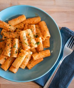 Ricetta Pasta al Sugo di Pomodoro e Panna