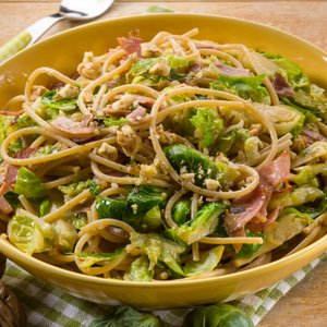 Spaghetti con Cavoletti di Bruxelles e Guanciale
