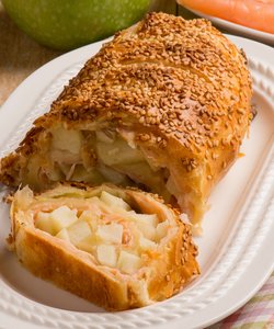 Ricetta Strudel Salato di Mele Verdi e Salmone