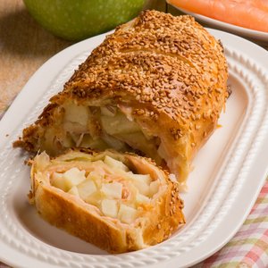 Strudel Salato di Mele Verdi e Salmone