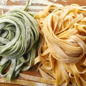 Tagliatelle Paglia e Fieno Fatte in Casa-image
