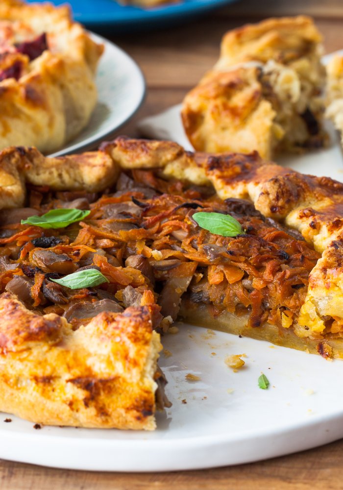 Ricetta Torta Salata con Cavolo, Radicchio e Carote