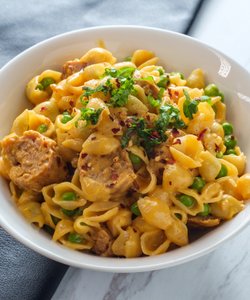 Ricetta Conchiglie Cremose Salsiccia e Piselli