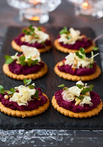 Ricetta Crostini con Hummus di Barbabietola