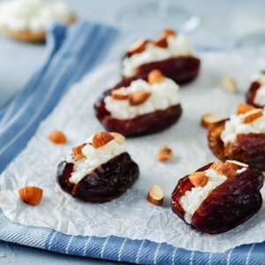 Datteri Ripieni di Ricotta e Mandorle