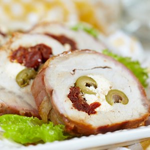 Involtini di Tacchino con Ricotta, Olive e Pomodori Secchi