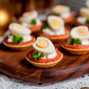 Tartine con Salmone Affumicato, Ricotta e Uova