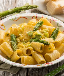 Ricetta Carbonara Vegetariana con Asparagi e Pecorino