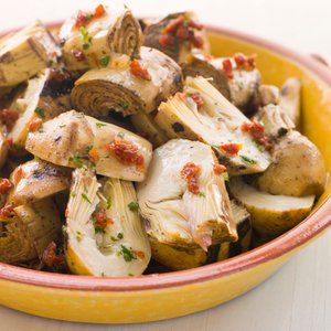 Carciofi Trifolati con Pomodori Secchi