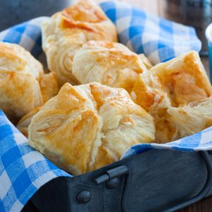 Fagottini di Sfoglia al Formaggio e Prosciutto