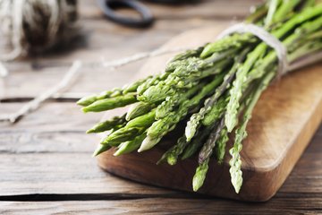 Come Cucinare gli Asparagi Selvatici