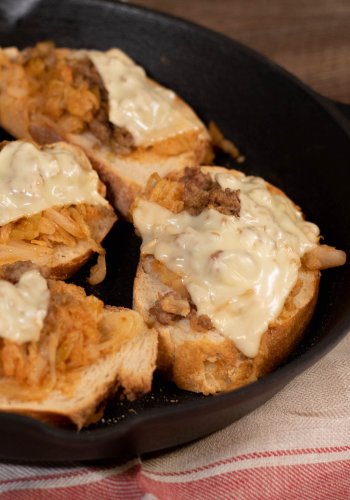 Ricetta Crostoni con Verza, Fontina e Salsiccia