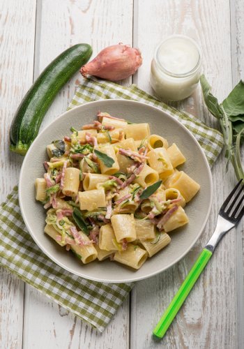 Ricetta Mezze Maniche con Panna, Speck e Zucchine
