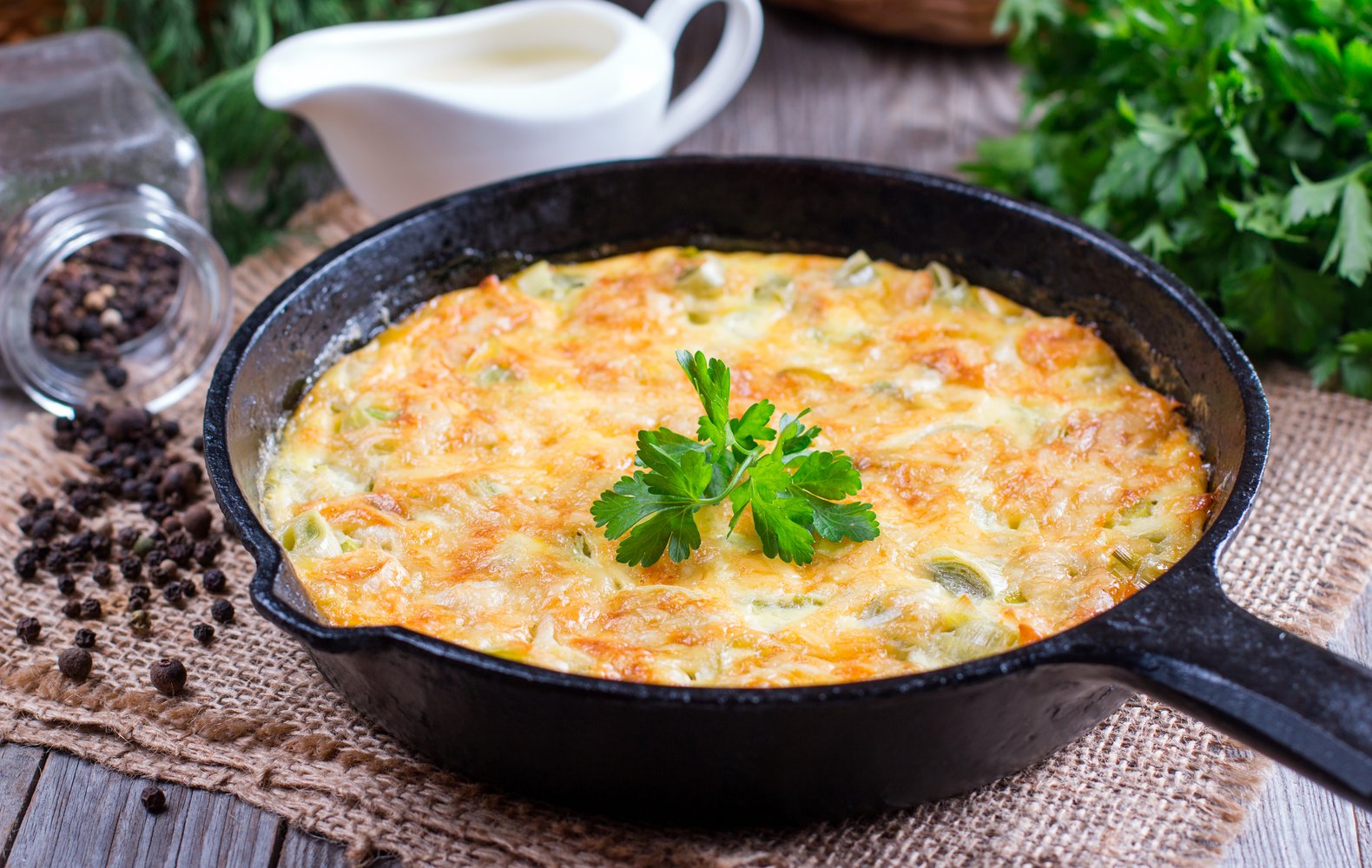porri in padella con formaggio