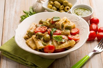 Ricetta Paccheri al Pesto di Olive e Pomodorini