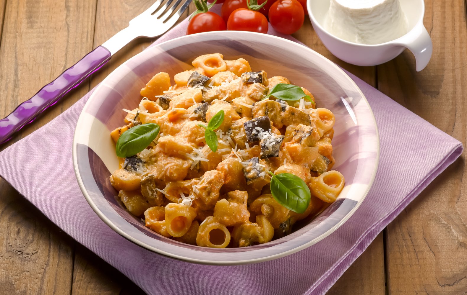 pasta con la ricotta e sugo
