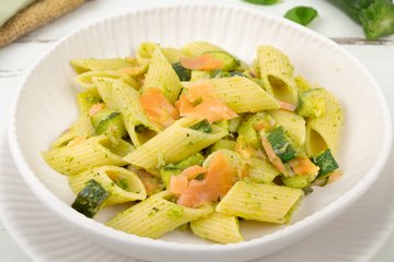 Ricetta Pasta con Salmone e Zucchine