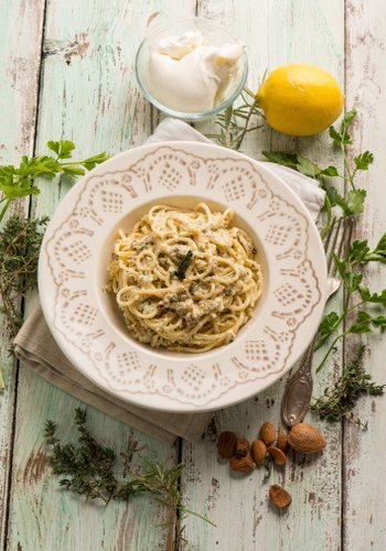 Ricetta Spaghetti Burrata e Mandorle