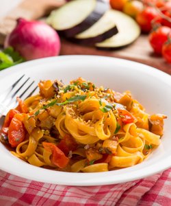 Ricetta Tagliatelle Melanzane e Pomodorini
