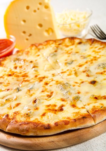 Ricetta Pizza ai Quattro Formaggi Fatta in Casa