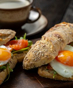 Ricetta Panino con Salmone e Uova