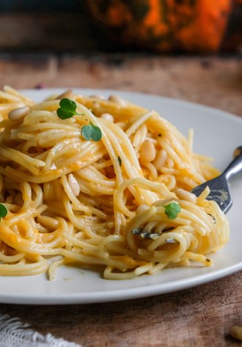 Ricetta Spaghetti con Crema di Zucca, Pancetta e Pinoli