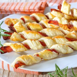 Grissini di Pasta Sfoglia con Prosciutto