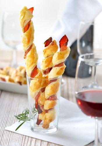 Ricetta Grissini di Pasta Sfoglia con Prosciutto