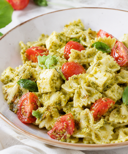 Ricetta Pasta Fredda al Pesto, Pomodori e Mozzarella