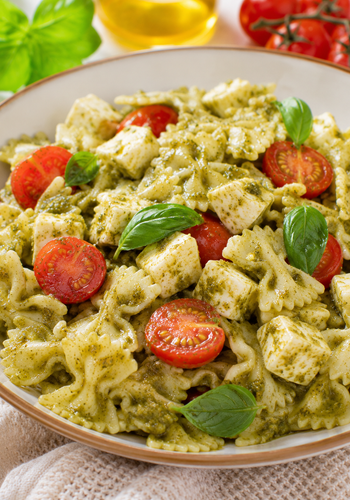 Ricetta Pasta Fredda al Pesto, Pomodori e Mozzarella