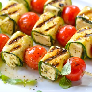 Spiedini Grigliati di Scamorza, Zucchine e Pomodorini