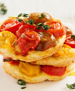Ricetta Tartine di Pasta Sfoglia con Pomodorini