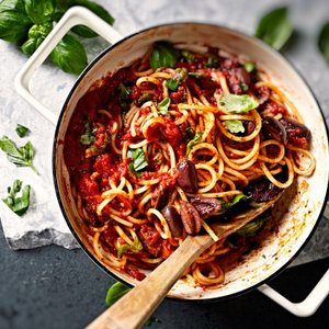 Spaghetti al Sugo Piccante Pomodoro e Olive