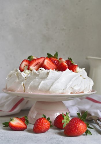 Ricetta Torta Meringata alle Fragole