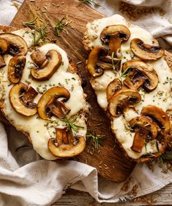 Ricetta Bruschette Formaggio e Funghi
