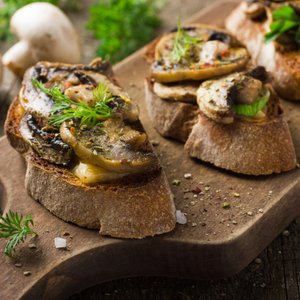 Crostini ai Funghi e Brie