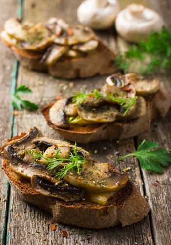 Ricetta Crostini ai Funghi e Brie