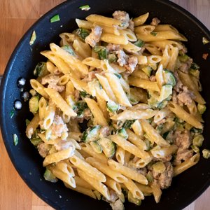 Pasta Cremosa Zucchine e Salsiccia