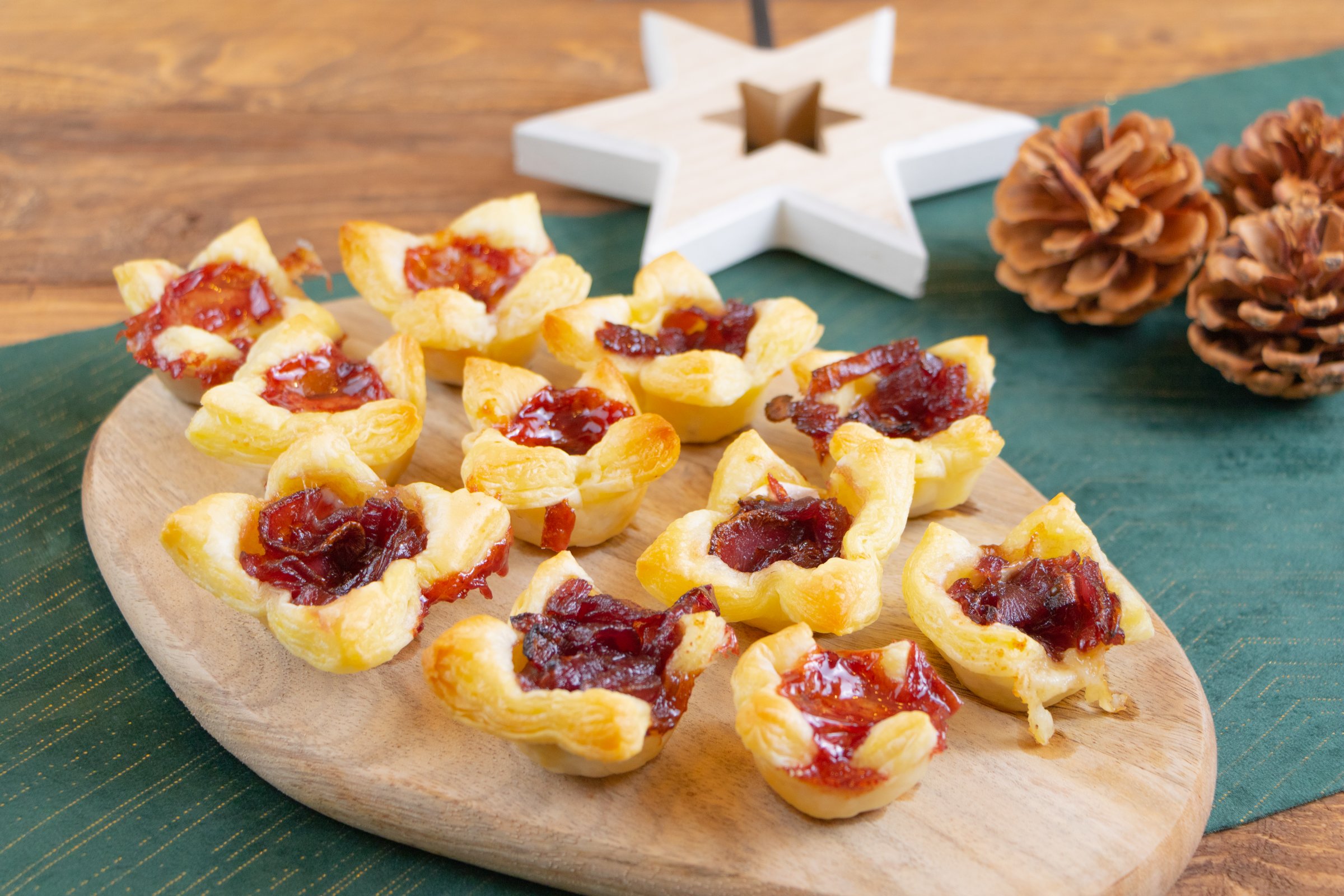 Ricetta Cestini Di Sfoglia Con Brie Confettura Di Mirtilli E Cipolle Rosse Caramellate Il Club Delle Ricette