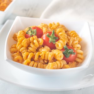 Pasta con Pesto di Pomodori Secchi e Ricotta